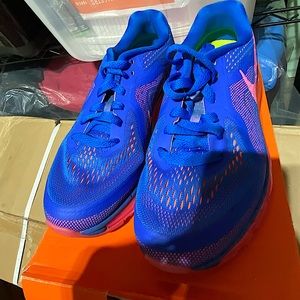 Women’s Airmax 2014 - lightly used (sz 6.5)